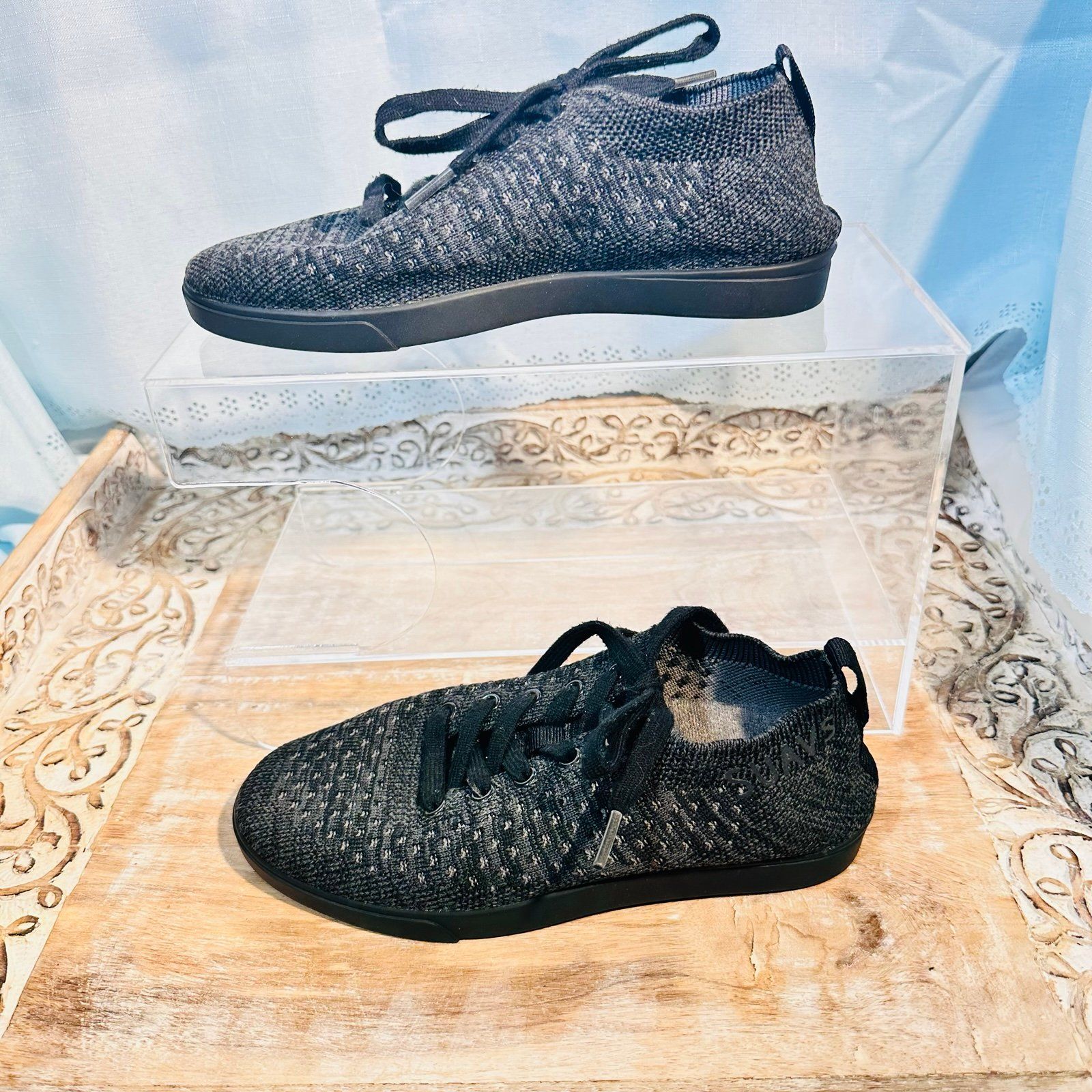 Suavs Sneakers Nwot Size 5 — image 2 of 7